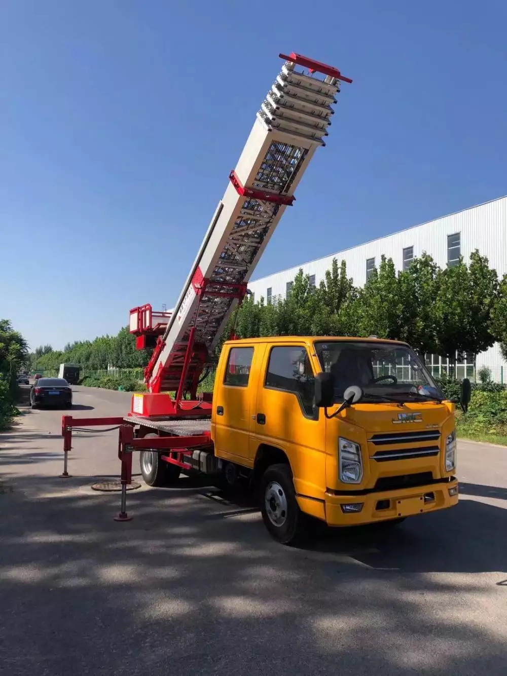 大茂镇附近的云梯车出租服务：轻松解决高空作业需求